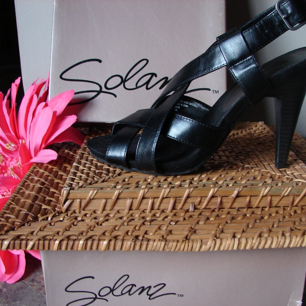 Solanz Women's Malini Black Sandals - Picture 4 of 5